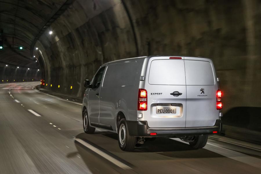  Peugeot Expert 2017 года  (LA) (фото 5 из 17)